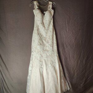 Aire Barcelona Wedding Dress in size 12